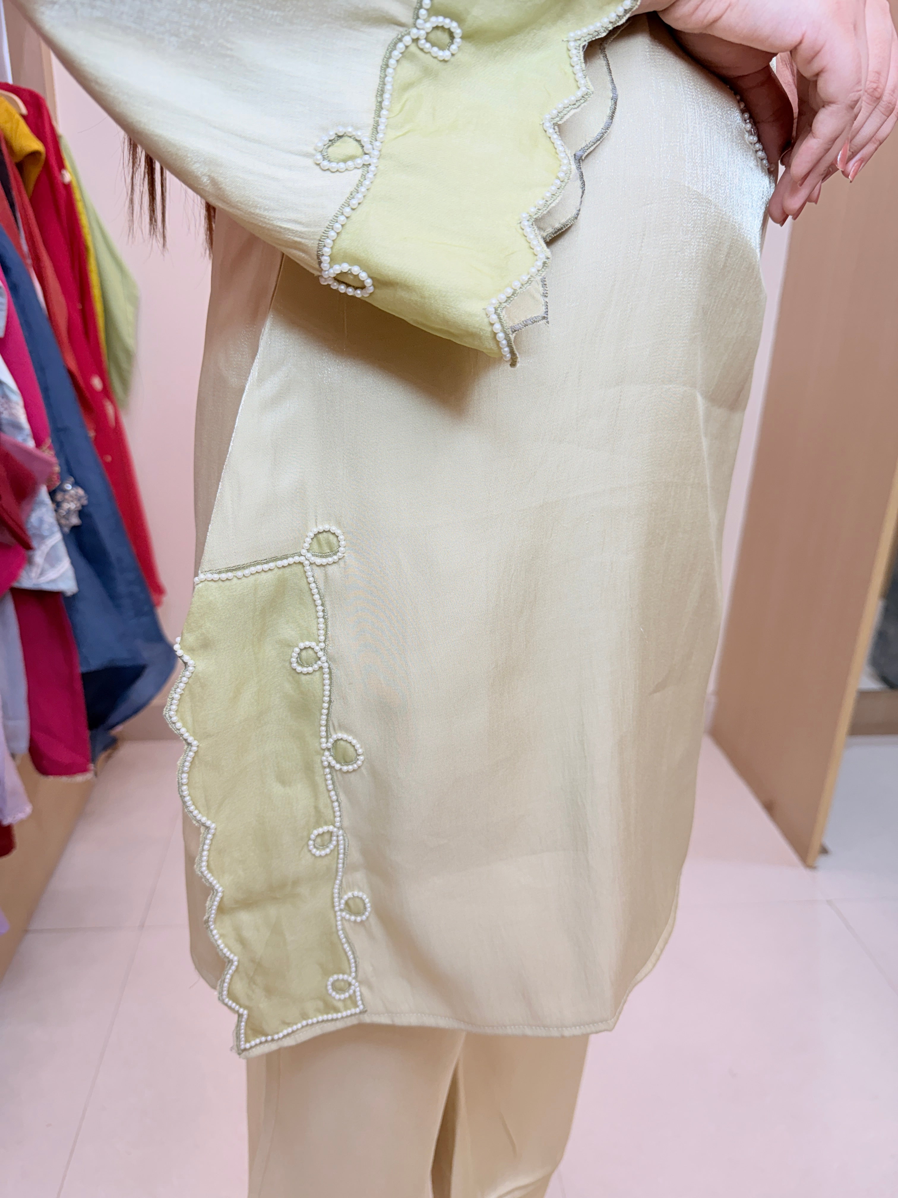 Zehra | Pistachio Green Embroidered Kurta Pant Set with Scalloped Detailing
