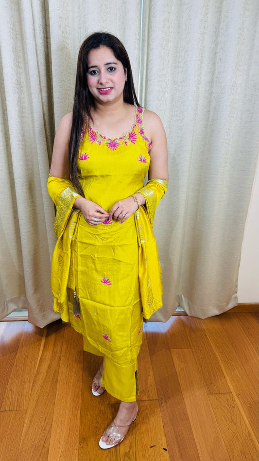 "DOLA" SILK DESIGNER SUIT (YELLOW)