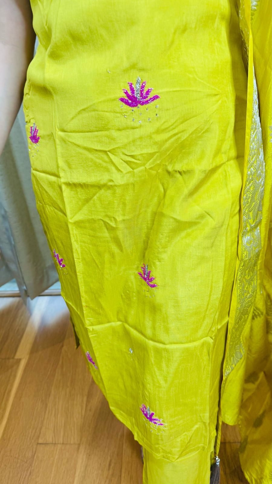 "DOLA" SILK DESIGNER SUIT (YELLOW)