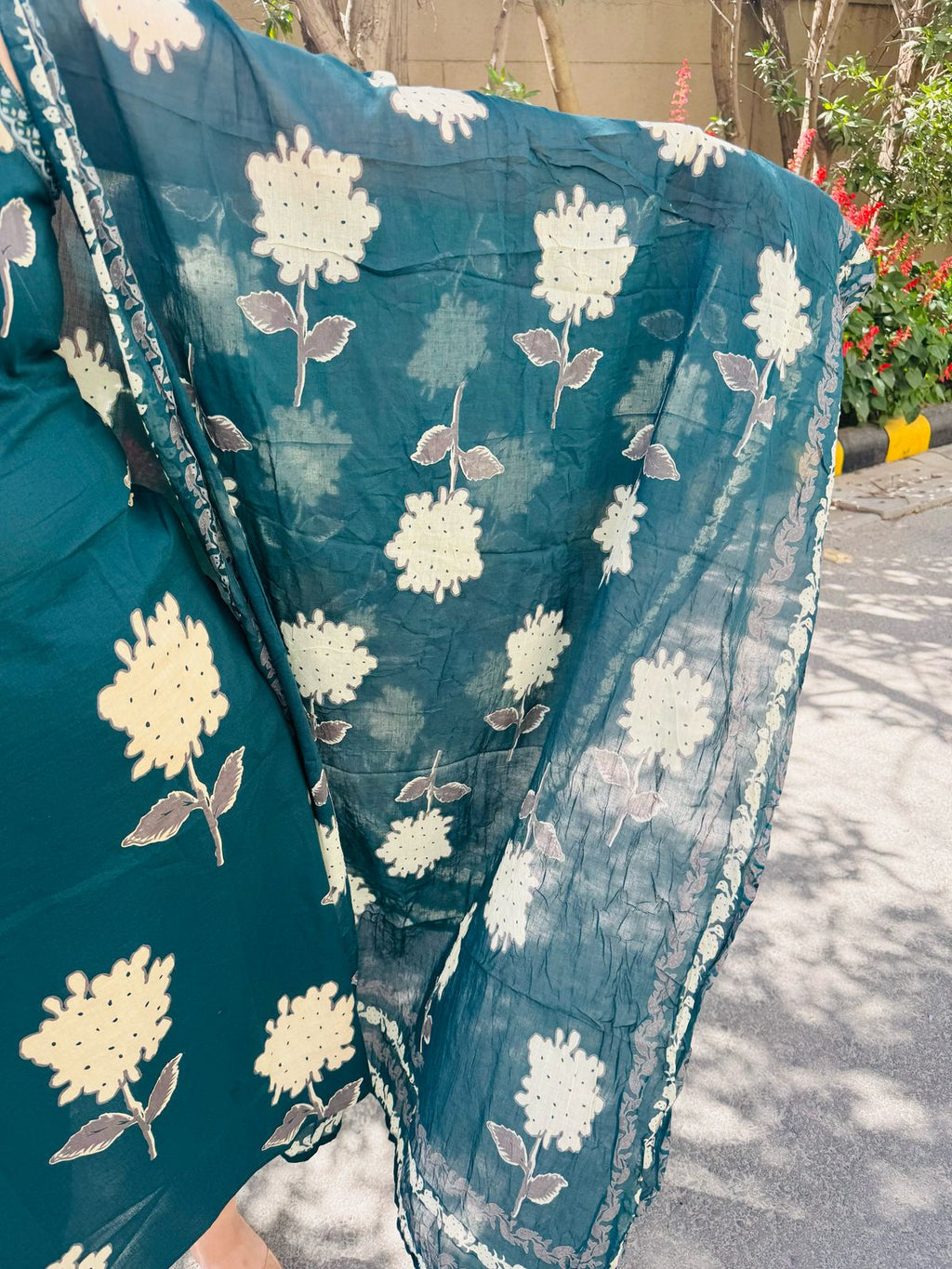 VAMINKA | Women's Green Floral Strappy Kurta Set | Printed Dupatta & Pants Summer Suit