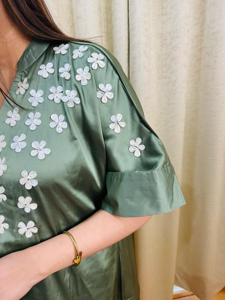 ANAHITA | Green Embroidered Asymmetrical Kurta Set | Daisy Kaftan Top with Cream Pants for Women