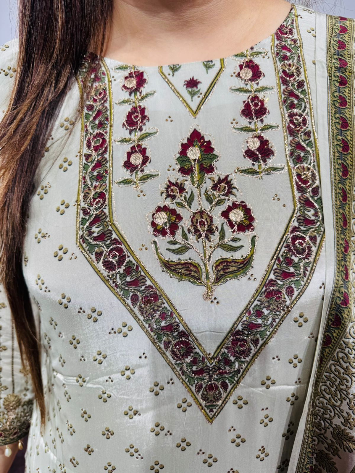 Noor-e-Ivory 🤍👑🌸 | Ivory Vintage Print Suit Set with Luxe Contrast Dupatta
