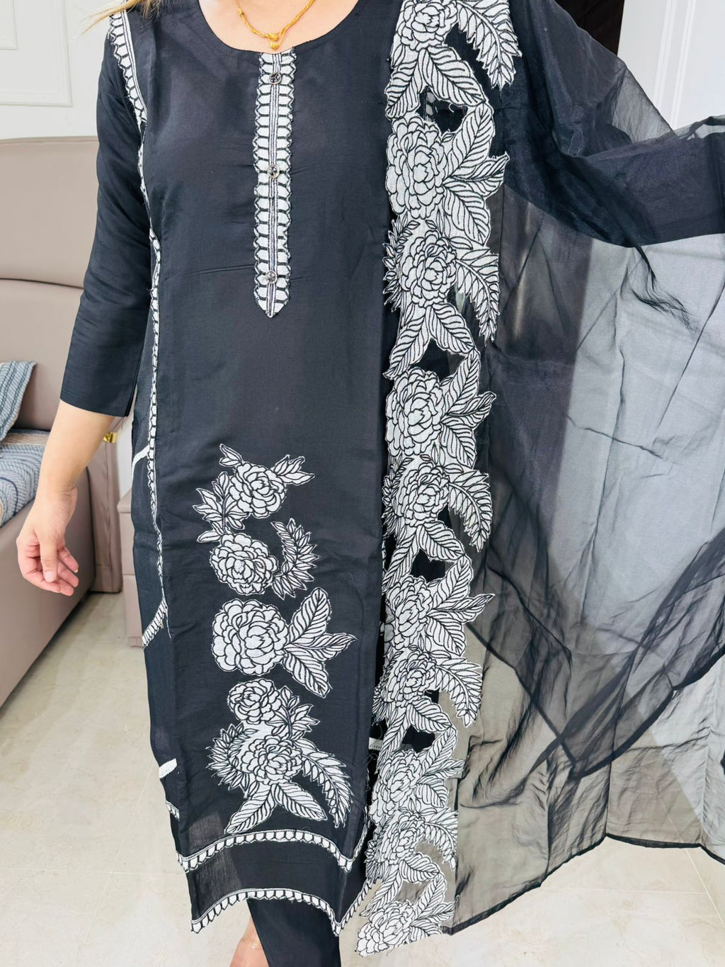 Rishi💃 | Designer Black Floral Kurta Set – White Embroidery & Sheer Dupatta