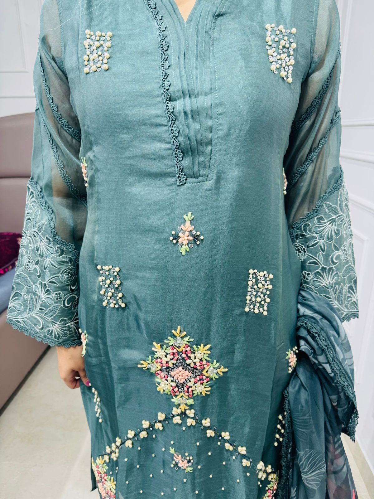 Kavya📖 | Jade Green Threadwork Straight Suit Set with Oversized Print Organza Dupatta