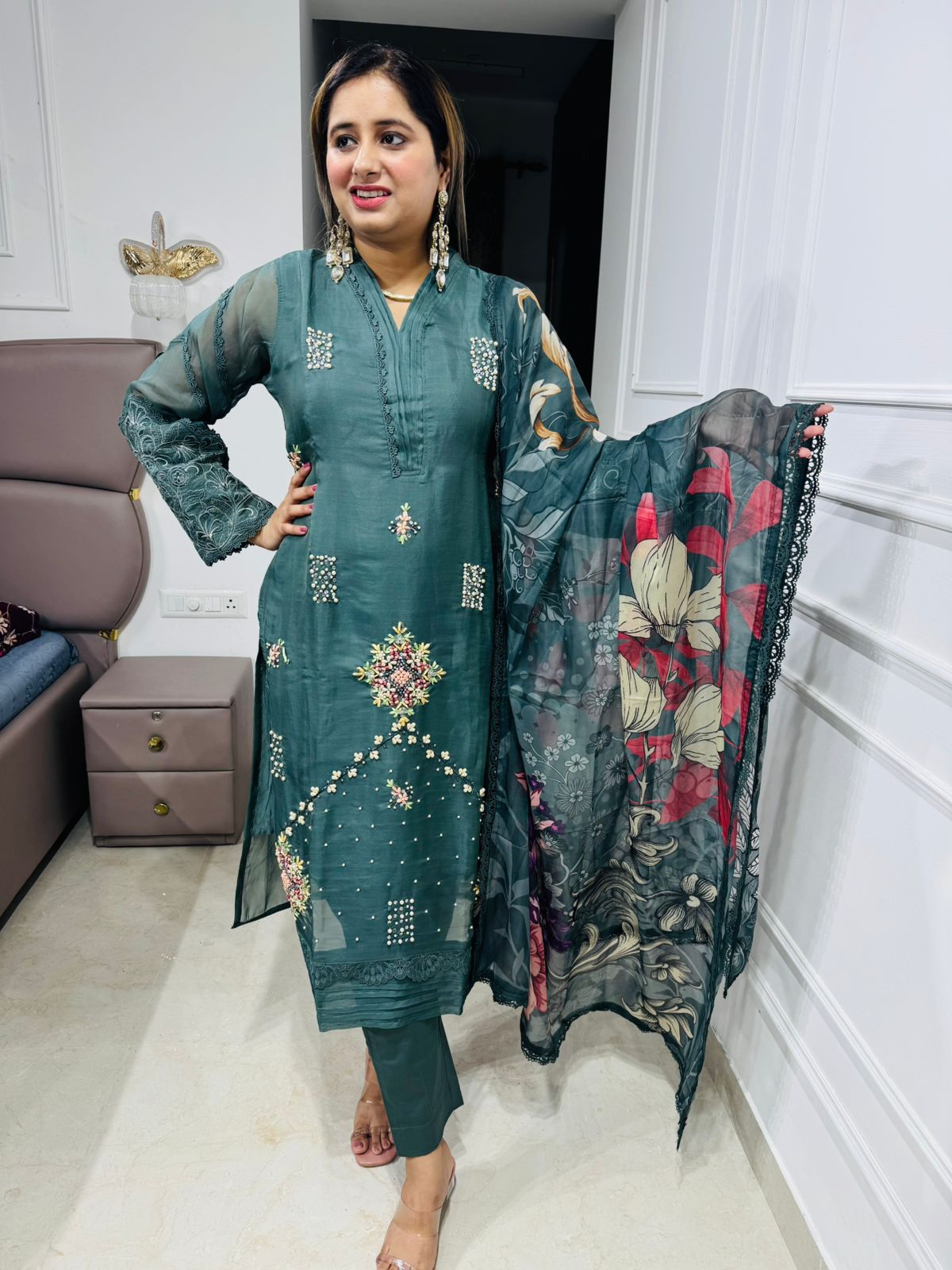 Kavya📖 | Jade Green Threadwork Straight Suit Set with Oversized Print Organza Dupatta