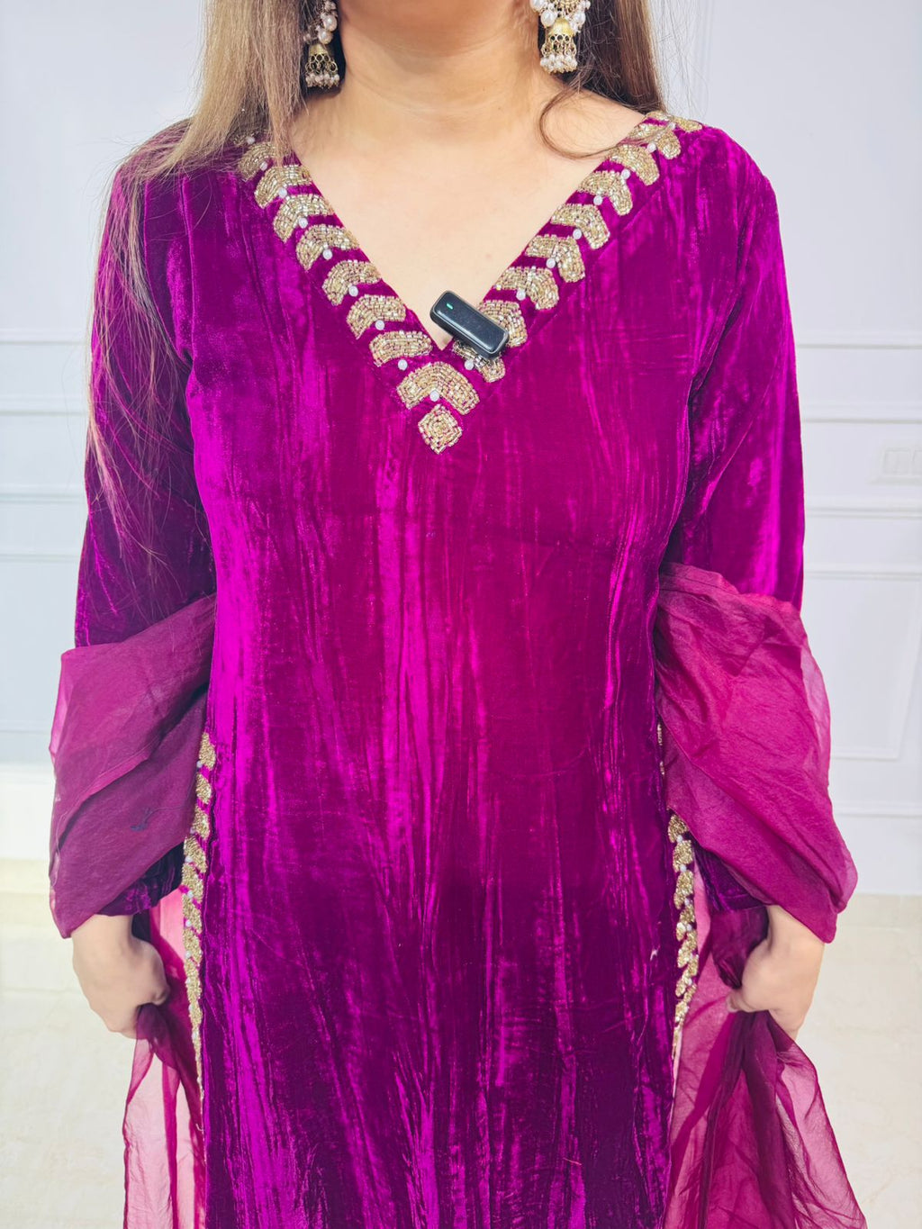 Soren | RoyalVelvet Magenta Velvet Embellished Suit Set – V-Neck Handwork Kurta with Matching Pants & Dupatta