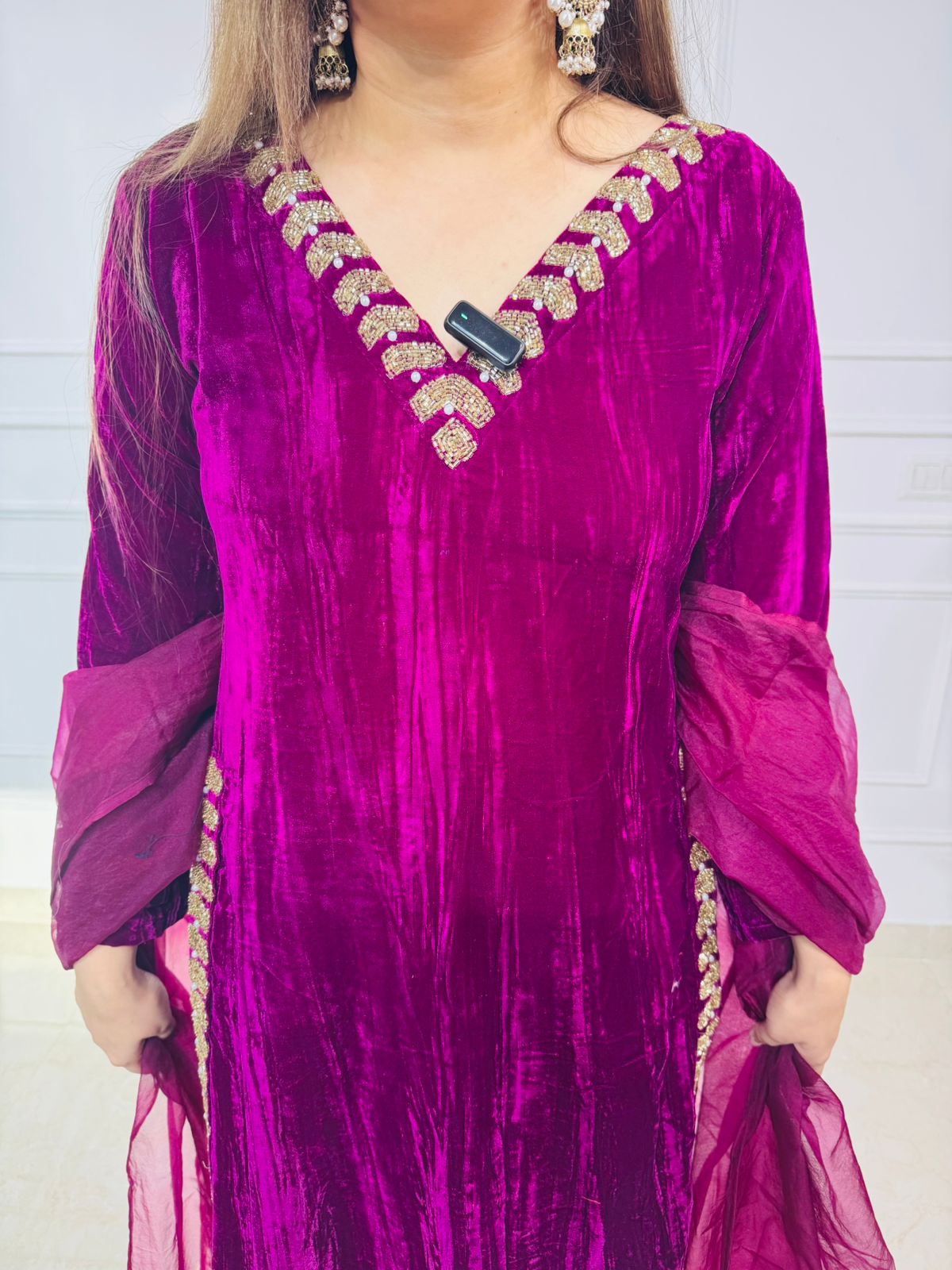 Soren | RoyalVelvet Magenta Velvet Embellished Suit Set – V-Neck Handwork Kurta with Matching Pants & Dupatta