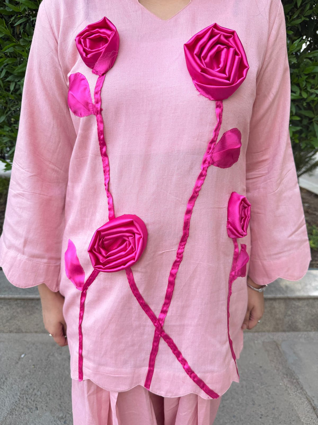 Gulnaar | Floral Appliqué Kurta-Farsi Set