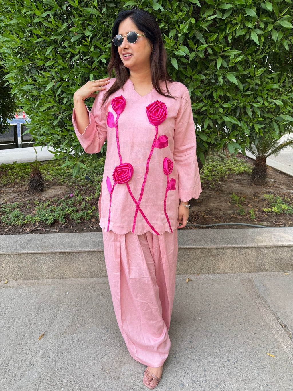 Gulnaar | Floral Appliqué Kurta-Farsi Set