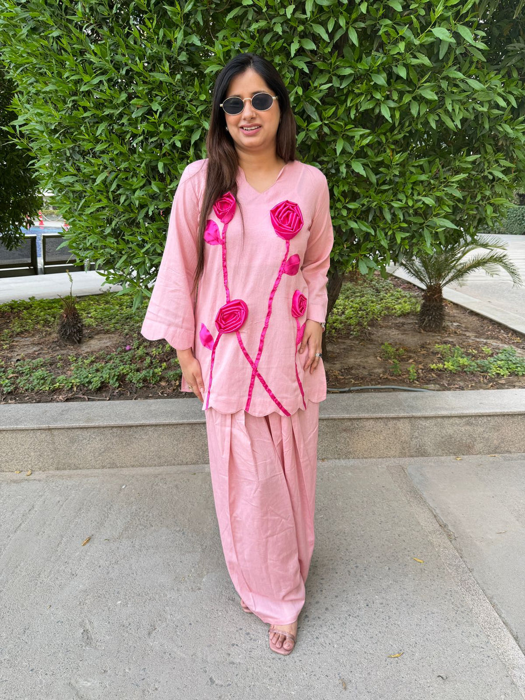 Gulnaar | Floral Appliqué Kurta-Farsi Set