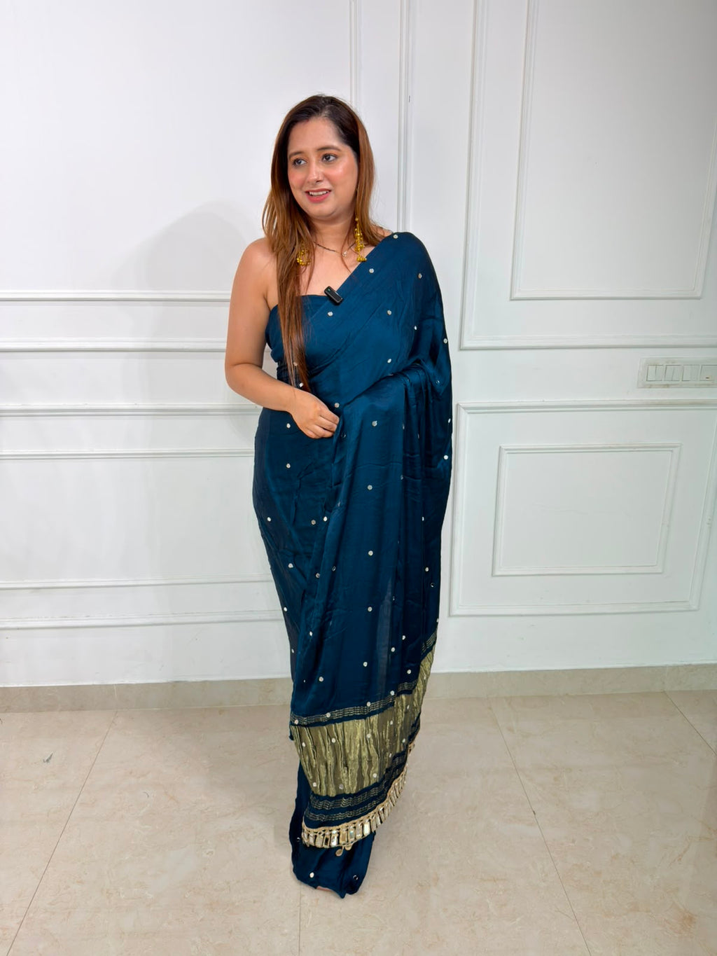 Nooré | Hand-Embellished Saree with Metallic Border & Tassel Detailing