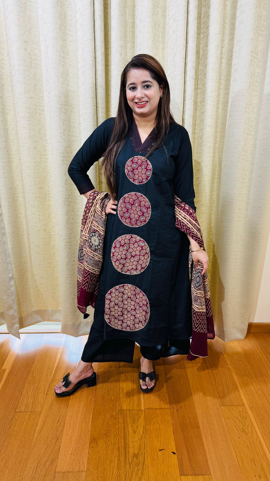 "NEELA" TWO PIECE SET