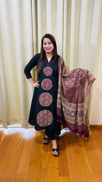 "NEELA" TWO PIECE SET