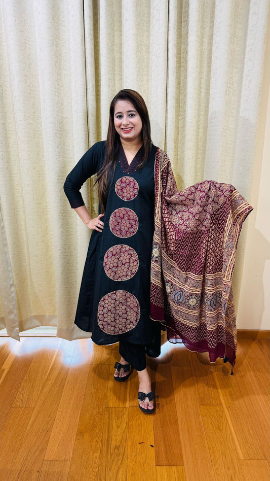 "NEELA" TWO PIECE SET