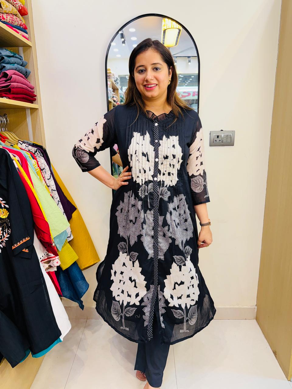 Elvara | Elegant Black & Ivory Floral Kurta Set