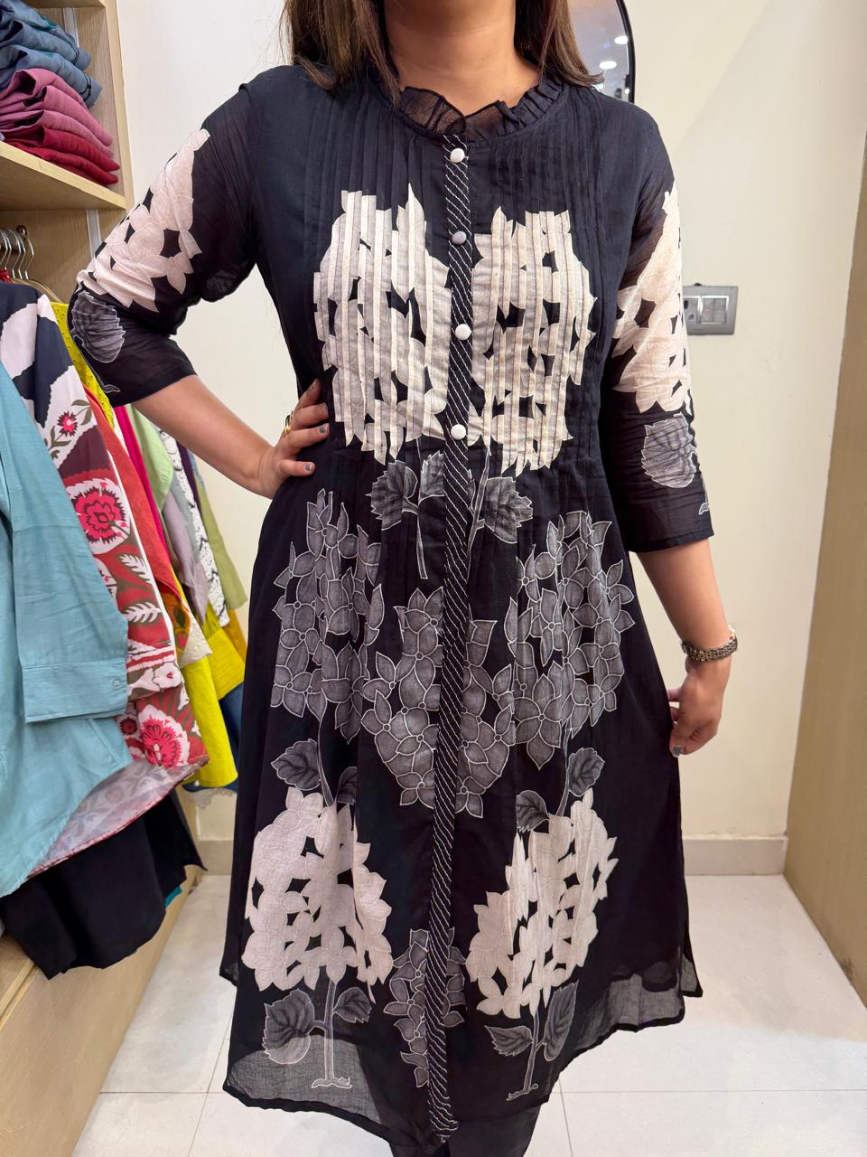 Elvara | Elegant Black & Ivory Floral Kurta Set